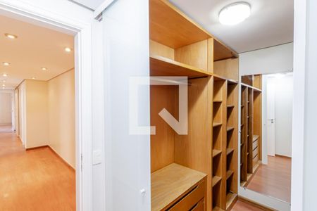 Apartamento para alugar com 217m², 4 quartos e 3 vagas Apartamento para alugar com 217m², 4 quartos e 3 vagasCloset Suíte 4