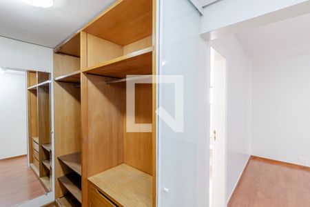 Apartamento para alugar com 217m², 4 quartos e 3 vagas Apartamento para alugar com 217m², 4 quartos e 3 vagasCloset Suíte 4