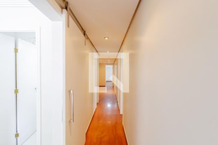 Apartamento para alugar com 217m², 4 quartos e 3 vagas Apartamento para alugar com 217m², 4 quartos e 3 vagasCorredor