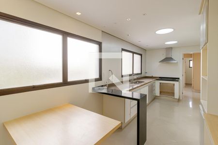 Apartamento para alugar com 217m², 4 quartos e 3 vagas Apartamento para alugar com 217m², 4 quartos e 3 vagasCozinha