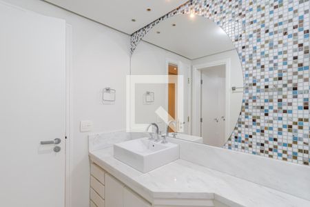 Apartamento para alugar com 217m², 4 quartos e 3 vagas Apartamento para alugar com 217m², 4 quartos e 3 vagasBanheiro da Suíte 2