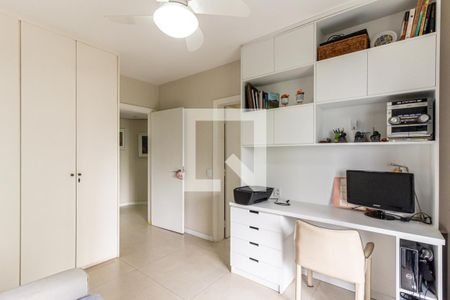 Apartamento à venda com 240m², 4 quartos e 3 vagasQuarto 4