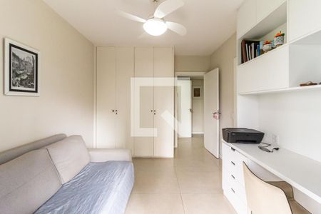 Apartamento à venda com 240m², 4 quartos e 3 vagasQuarto 4