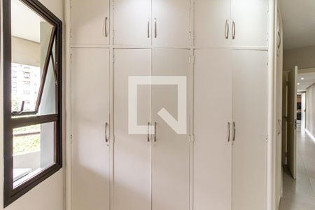 Apartamento à venda com 240m², 4 quartos e 3 vagasSuíte 1 - Quarto 1 - Armários