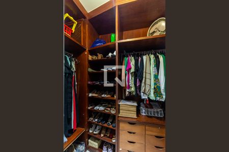 Apartamento à venda com 240m², 4 quartos e 3 vagasSuíte 1 - Closet