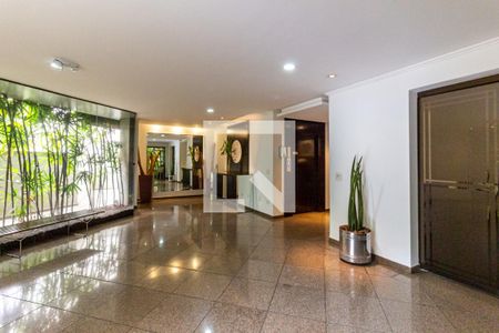 Apartamento à venda com 240m², 4 quartos e 3 vagasÁrea Comum - Hall de Entrada