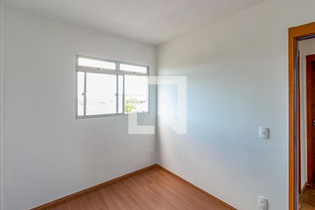 Quarto 1 de apartamento para alugar com 2 quartos, 48m² em João Pinheiro, Belo Horizonte