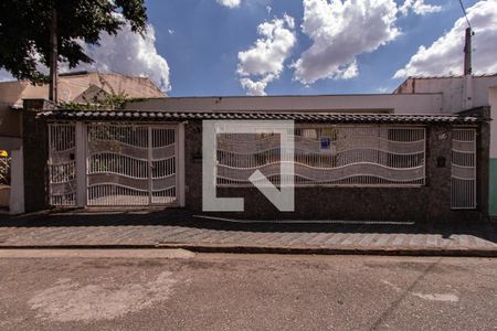 Casa para alugar com 330m², 4 quartos e 2 vagasFachada