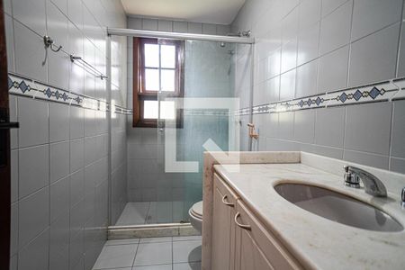 Banheiro de casa à venda com 3 quartos, 360m² em Itaipu, Niterói