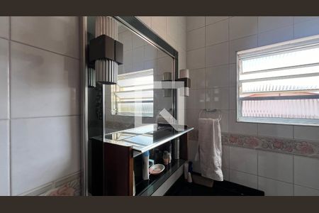 Casa à venda com 150m², 3 quartos e 2 vagas Casa à venda com 150m², 3 quartos e 2 vagasBanheiro