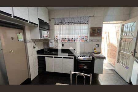 Casa à venda com 150m², 3 quartos e 2 vagas Casa à venda com 150m², 3 quartos e 2 vagasCozinha