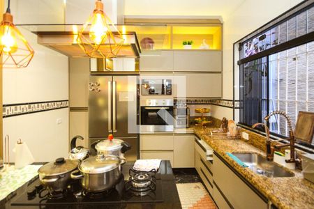 Casa à venda com 230m², 4 quartos e 2 vagas Casa à venda com 230m², 4 quartos e 2 vagasCozinha