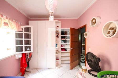 Casa à venda com 230m², 4 quartos e 2 vagas Casa à venda com 230m², 4 quartos e 2 vagasQuarto