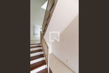 Escada de casa à venda com 3 quartos, 140m² em Parque Renato Maia, Guarulhos