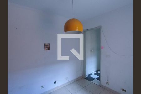 Casa à venda com 170m², 5 quartos e 2 vagasQuarto 02 localizado no piso de baixo 