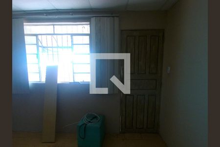 Casa à venda com 170m², 5 quartos e 2 vagasSala casa dos fundos entrada pela escada 