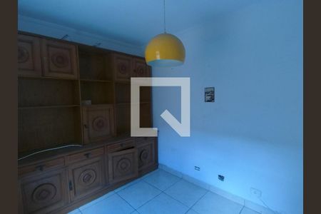 Casa à venda com 170m², 5 quartos e 2 vagasQuarto 02 localizado no piso de baixo 
