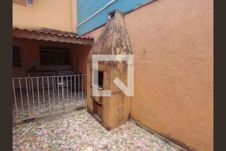 Casa à venda com 170m², 5 quartos e 2 vagasChurrasqueira / portão acesso a casa dos fundo 