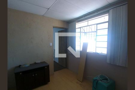 Casa à venda com 170m², 5 quartos e 2 vagasSala casa dos fundos entrada pela escada 