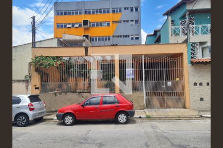 Casa à venda com 170m², 5 quartos e 2 vagas Casa à venda com 170m², 5 quartos e 2 vagasFachada