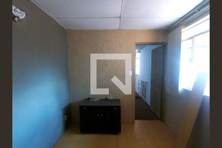 Casa à venda com 170m², 5 quartos e 2 vagasSala casa dos fundos entrada pela escada 