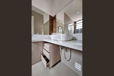 Apartamento à venda com 98m², 3 quartos e sem vagaBanheiro da Suíte 1