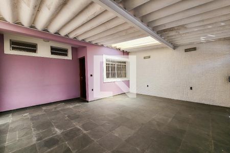 Casa à venda com 158m², 3 quartos e 3 vagas Casa à venda com 158m², 3 quartos e 3 vagasGaragem