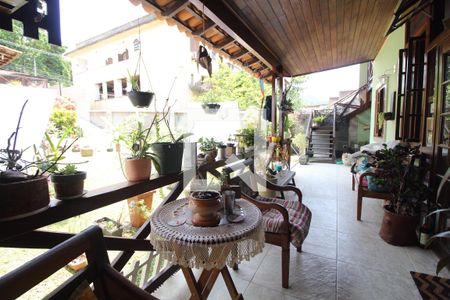 Casa de condomínio à venda com 336m², 3 quartos e 8 vagasVaranda