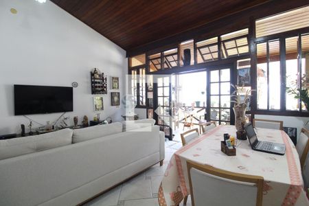 Sala de casa de condomínio à venda com 3 quartos, 336m² em Anil, Rio de Janeiro