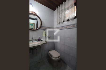 Casa de condomínio à venda com 336m², 3 quartos e 8 vagasLavabo