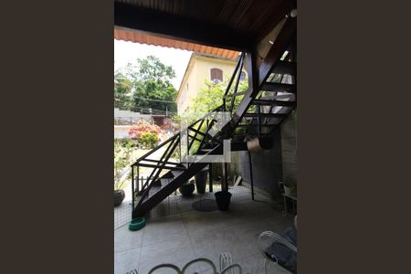 Casa de condomínio à venda com 336m², 3 quartos e 8 vagasEscada