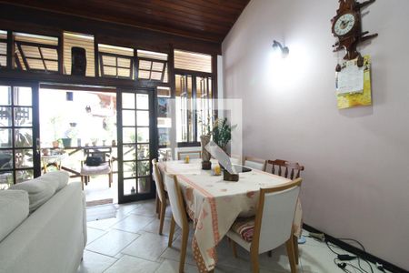 Sala de casa de condomínio à venda com 3 quartos, 336m² em Anil, Rio de Janeiro