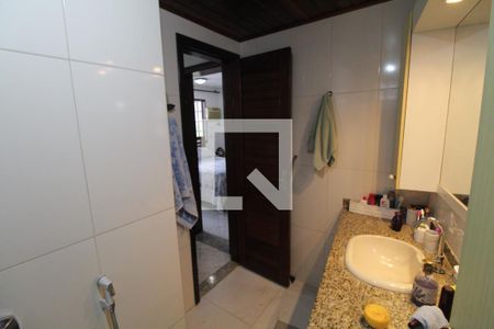 Casa de condomínio à venda com 336m², 3 quartos e 8 vagasBanheiro Social