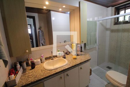 Casa de condomínio à venda com 336m², 3 quartos e 8 vagasBanheiro Social