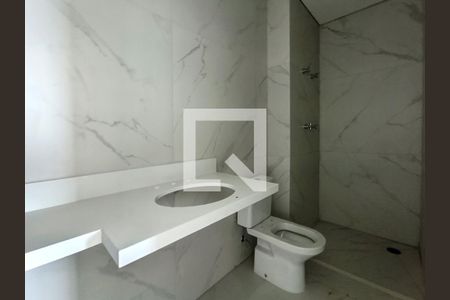 Apartamento à venda com 213m², 3 quartos e 4 vagasBanheiro da Suíte 2