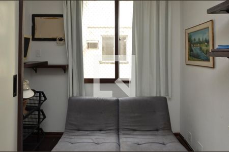 Apartamento à venda com 120m², 4 quartos e 2 vagas Apartamento à venda com 120m², 4 quartos e 2 vagasEscritório