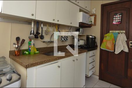 Apartamento à venda com 120m², 4 quartos e 2 vagas Apartamento à venda com 120m², 4 quartos e 2 vagasCozinha
