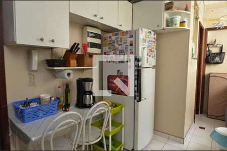 Apartamento à venda com 120m², 4 quartos e 2 vagas Apartamento à venda com 120m², 4 quartos e 2 vagasCozinha