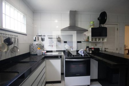 Casa de condomínio à venda com 358m², 4 quartos e 1 vaga Casa de condomínio à venda com 358m², 4 quartos e 1 vagaCozinha