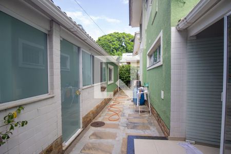 Casa de condomínio à venda com 358m², 4 quartos e 1 vaga Casa de condomínio à venda com 358m², 4 quartos e 1 vagaÁrea de Serviço