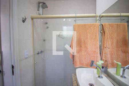 Casa de condomínio à venda com 358m², 4 quartos e 1 vaga Casa de condomínio à venda com 358m², 4 quartos e 1 vagaBanheiro da Suíte 1