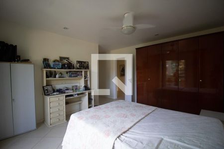 Casa de condomínio à venda com 358m², 4 quartos e 1 vaga Casa de condomínio à venda com 358m², 4 quartos e 1 vagaSuíte 3