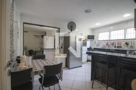 Casa de condomínio à venda com 358m², 4 quartos e 1 vaga Casa de condomínio à venda com 358m², 4 quartos e 1 vagaCozinha