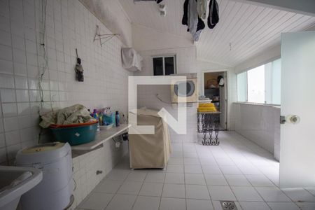 Casa de condomínio à venda com 358m², 4 quartos e 1 vaga Casa de condomínio à venda com 358m², 4 quartos e 1 vagaÁrea de Serviço