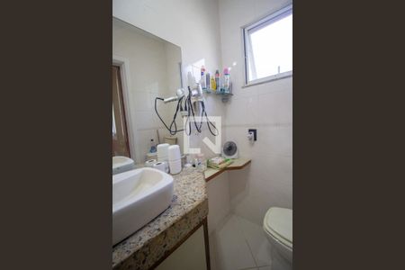 Casa de condomínio à venda com 358m², 4 quartos e 1 vaga Casa de condomínio à venda com 358m², 4 quartos e 1 vagaBanheiro da Suíte 1