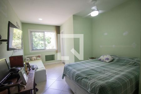 Casa de condomínio à venda com 358m², 4 quartos e 1 vaga Casa de condomínio à venda com 358m², 4 quartos e 1 vagaBanheiro da Suíte 2