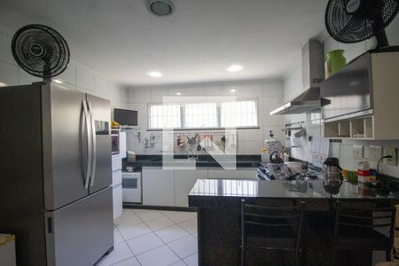 Casa de condomínio à venda com 358m², 4 quartos e 1 vaga Casa de condomínio à venda com 358m², 4 quartos e 1 vagaCozinha