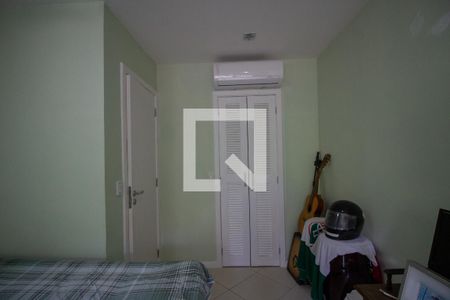 Casa de condomínio à venda com 358m², 4 quartos e 1 vaga Casa de condomínio à venda com 358m², 4 quartos e 1 vagaSuíte 2