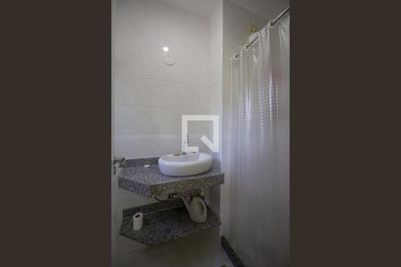 Casa de condomínio à venda com 358m², 4 quartos e 1 vaga Casa de condomínio à venda com 358m², 4 quartos e 1 vagaBanheiro da Suíte 2