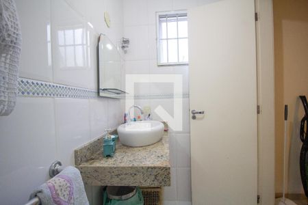 Casa de condomínio à venda com 358m², 4 quartos e 1 vaga Casa de condomínio à venda com 358m², 4 quartos e 1 vagaBanheiro da Suíte 4